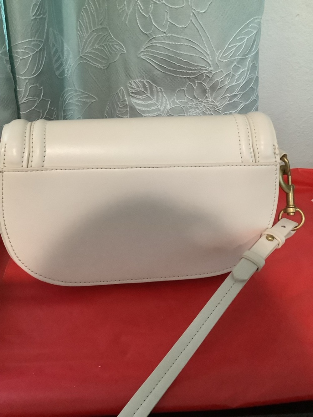 Zara Cream Crossbody Bag - Timeless Everyday Style - Picture 4 of 5